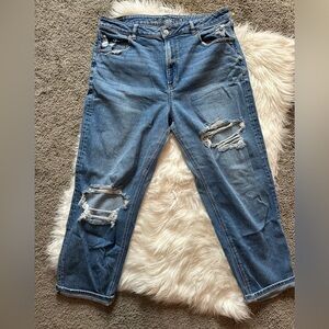 American Eagle Mom Straight Jeans